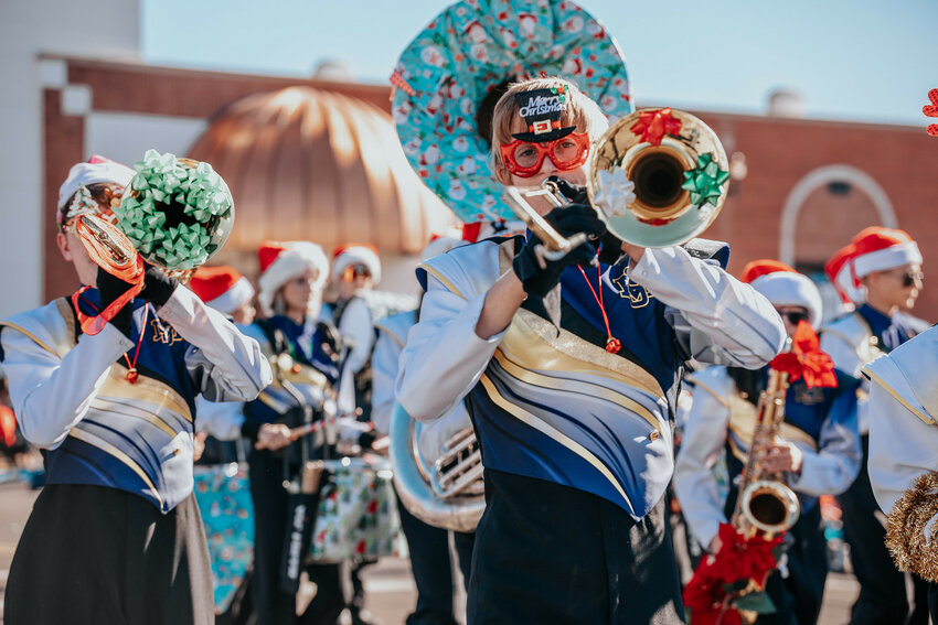 Register soon to participate in Glendale Christmas parade Glendale